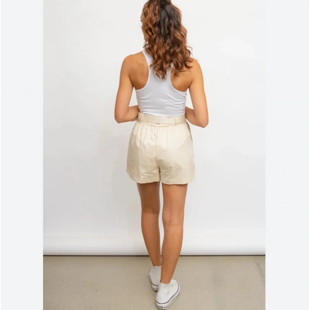 BUCKLED BELTED SHORTS WITH POCKETS - Picture 5 of 11